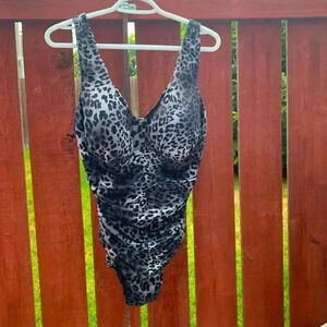 Miracle  suit Size 16DD gray animal print